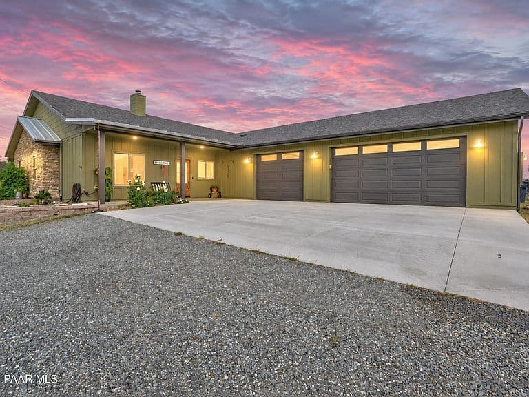 1379 W McIntosh Dr photo 2