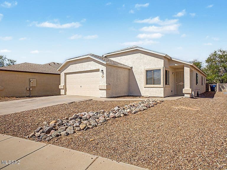6007 S Galiuro Dr photo 2