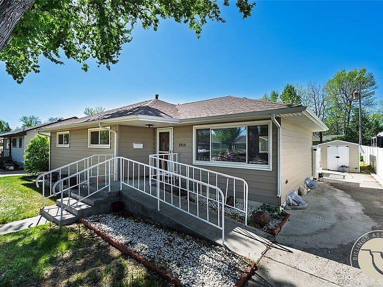 2518 Clark Ave photo 1