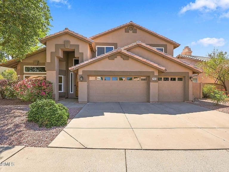 5921 W LOUISE Drive photo 2