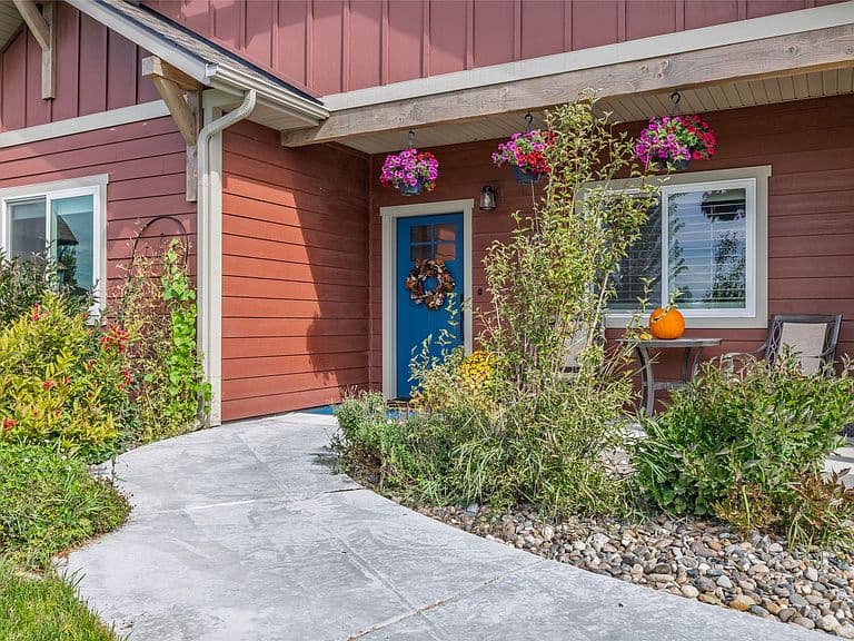 5487 Thimbleberry Loop photo 4