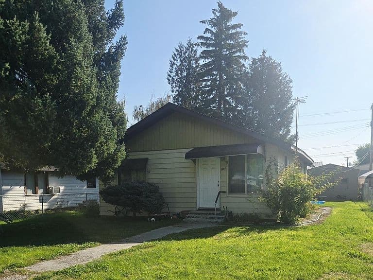1051 Almo Ave photo 1