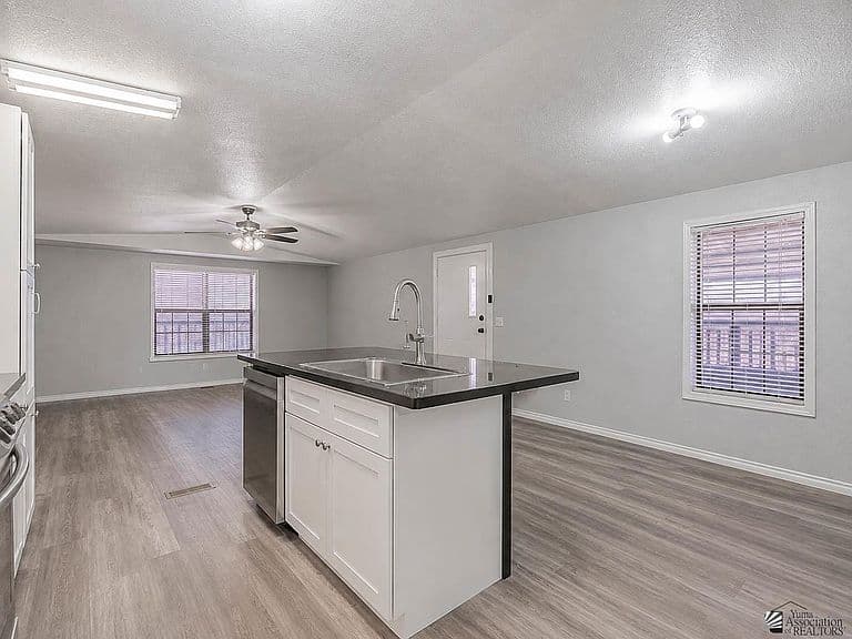 13565 E 53rd Dr photo 5