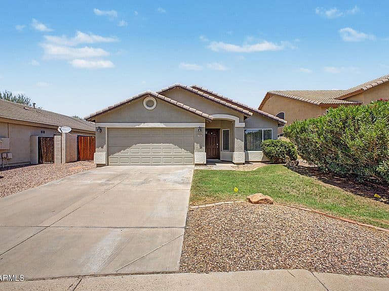 3900 E TREMAINE Avenue photo 1