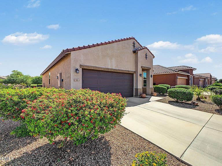 546 N RAINBOW Way photo 3