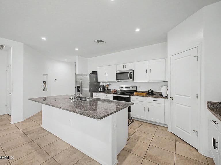 18225 N SAN JUAN Street photo 5
