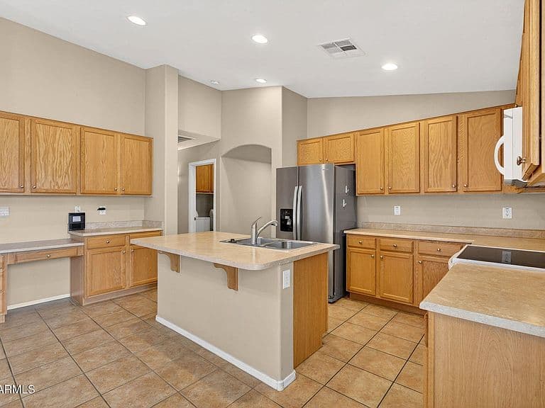 42059 W Cheyenne Drive photo 3