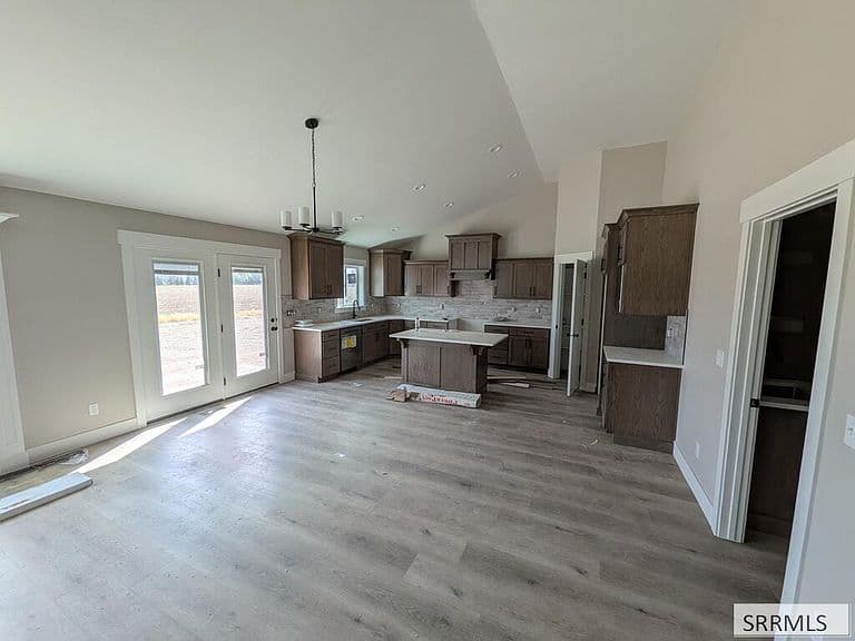 681 Glacier Ave photo 2