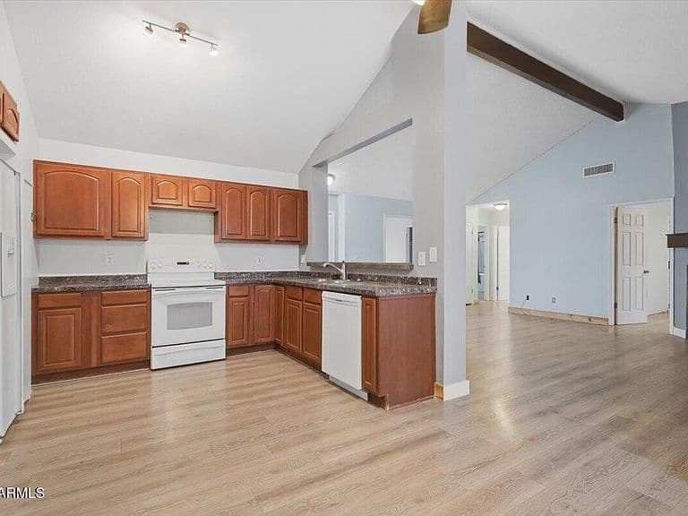 2227 W MOHAWK Lane photo 4