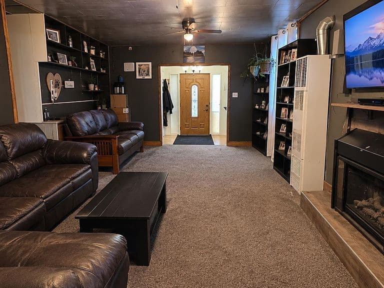 2433 Plateau Ln photo 3