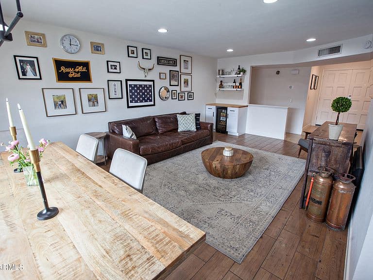 1217 E WATSON Drive photo 3