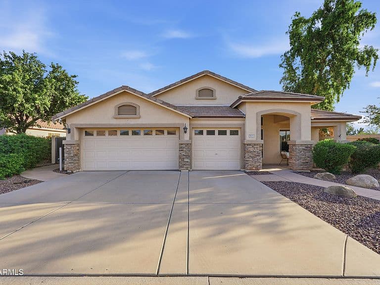 5633 E GROVE Circle photo 2