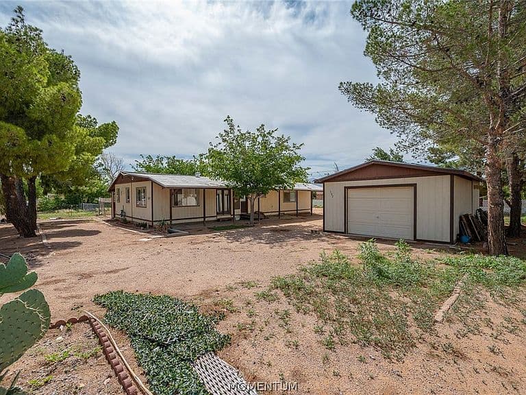 3182 E Hearne Avenue photo 2