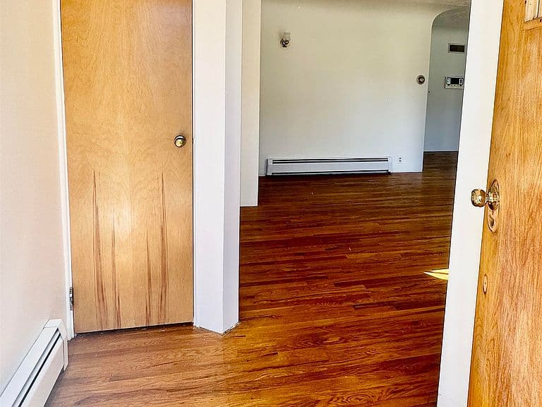 821 Howell Ave photo 2