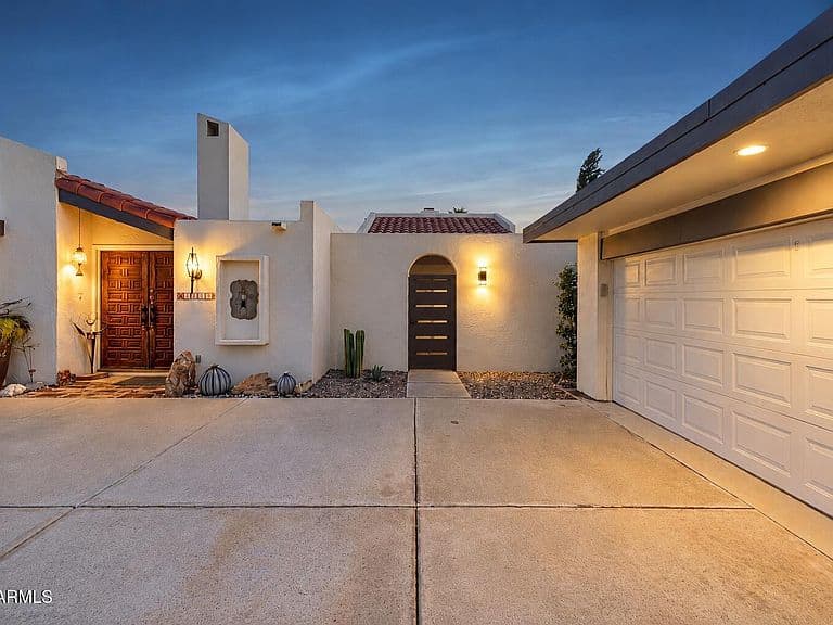 5621 N PALACIO Place photo 2