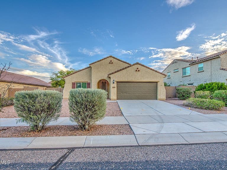 17517 W PINNACLE VISTA Drive photo 2