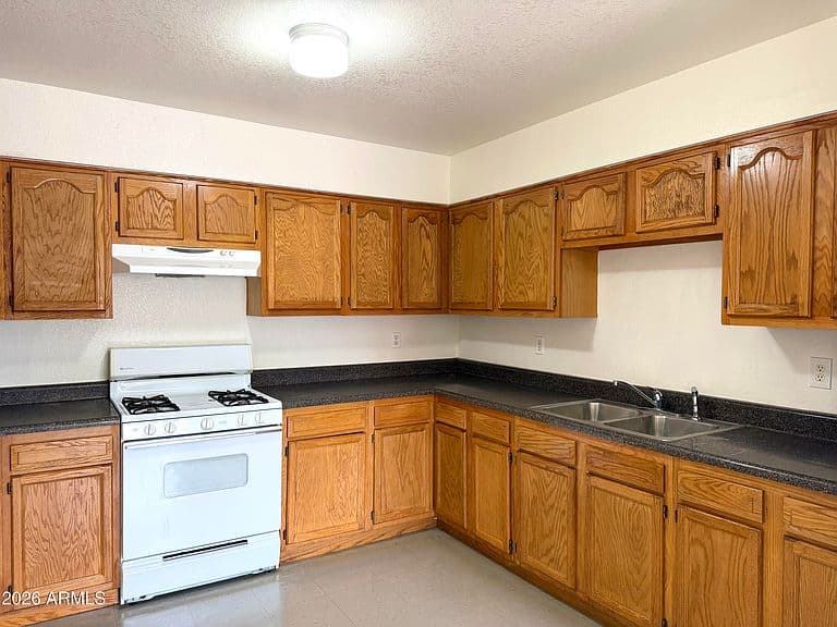 521 W OCOTILLO Street photo 4
