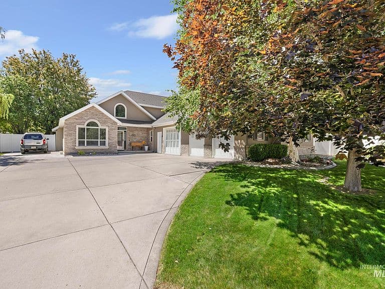 663 Cento Ct photo 4