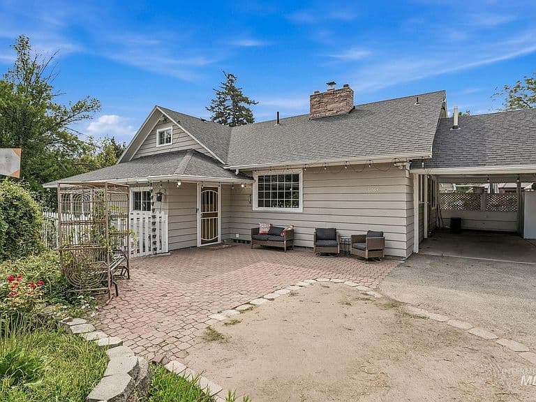 17063 N Midsummers Ln photo 1