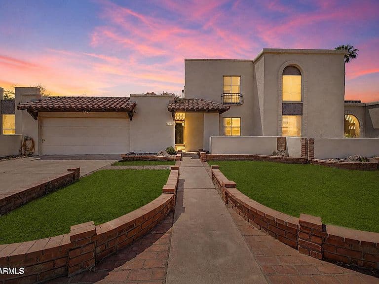 913 E LAGUNA Drive photo 1