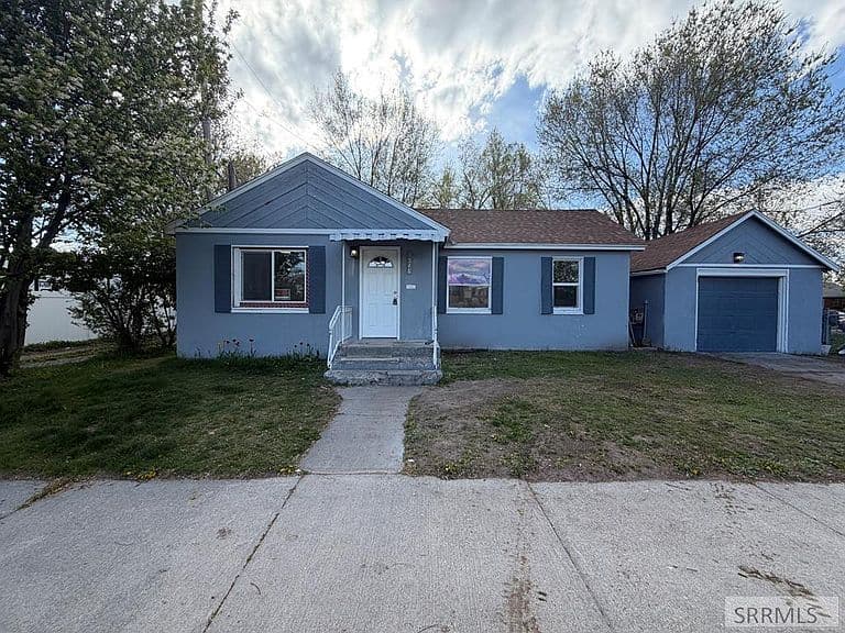 1548 Calkins Ave photo 1