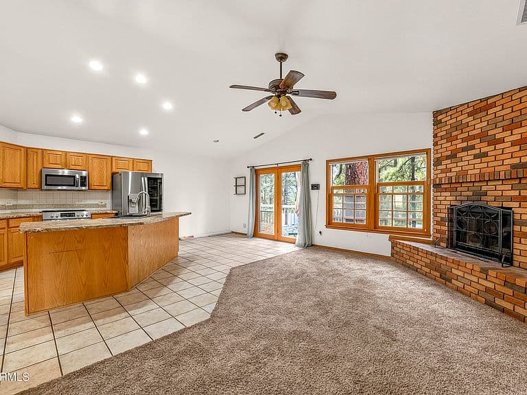 1395 W UNIVERSITY HEIGHTS Drive photo 3