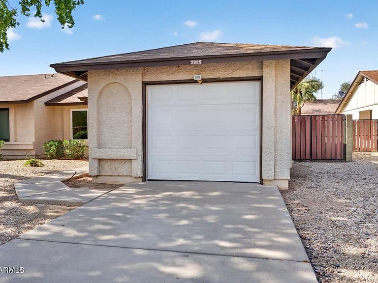 2926 E ISABELLA Avenue photo 1