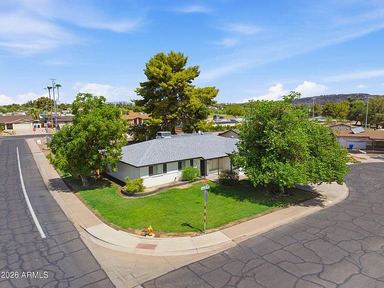 2436 W DAHLIA Drive photo 3