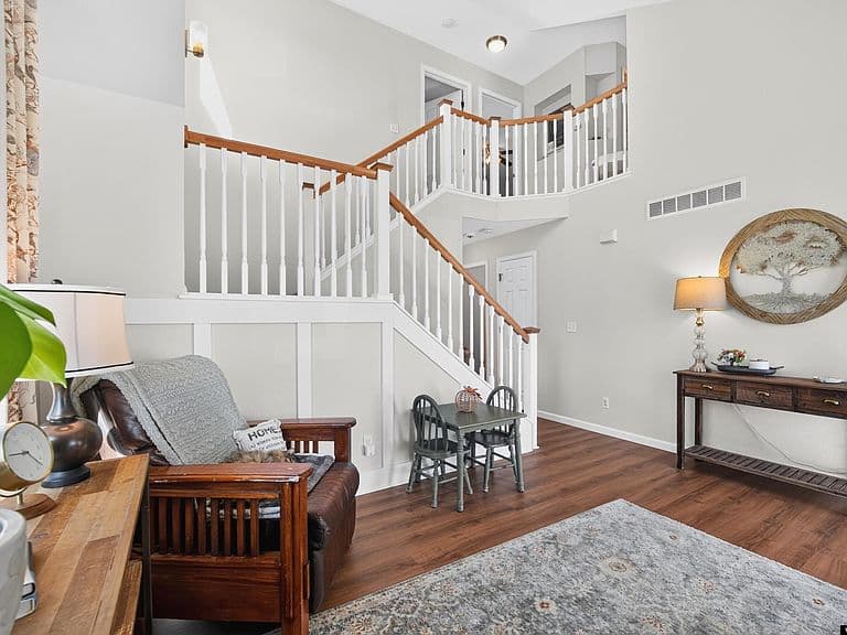 1602 Summerset Dr photo 2