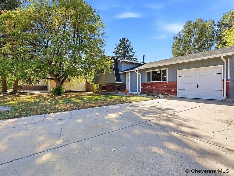 4722 King Arthur Way photo 5
