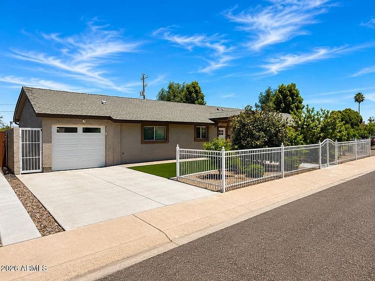 1826 W ORAIBI Drive photo 2