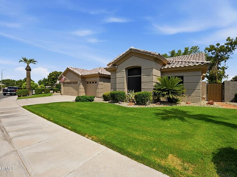 1382 W INDIGO Drive photo 3