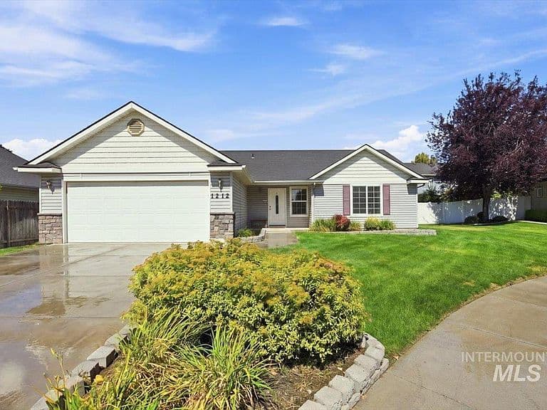 1212 W Eagle Ave photo 1