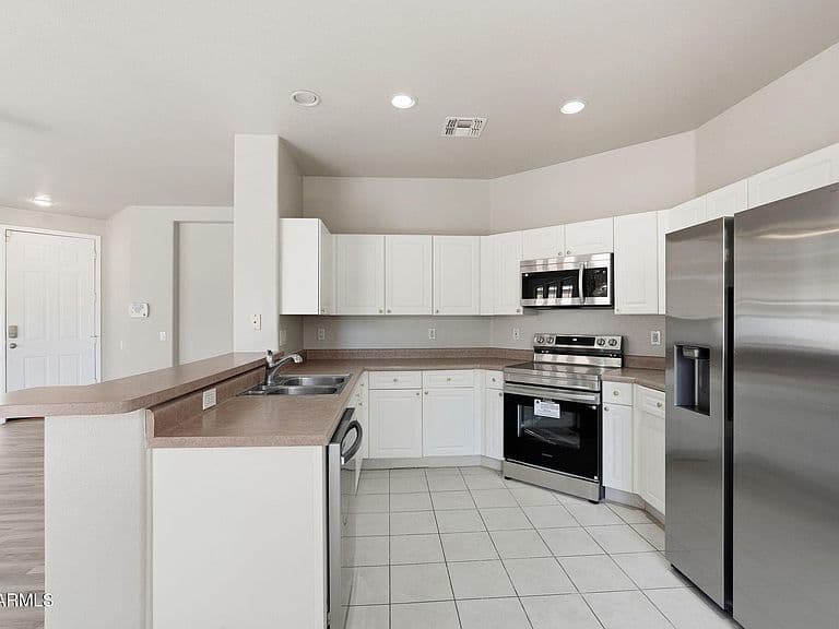 13557 W CYPRESS Street photo 2