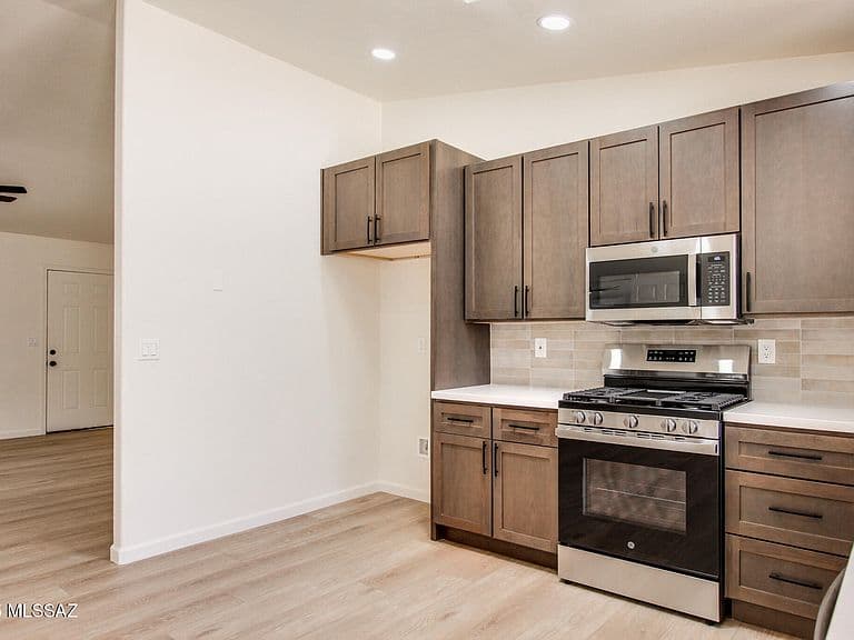 320 N Estill Dr photo 5