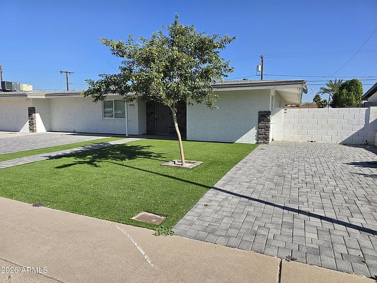 4021 N 49th Ave photo 3