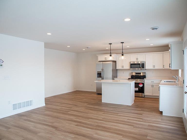 224 Lionheart Dr photo 3