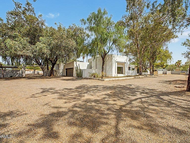 9420 E CACTUS Road photo 5