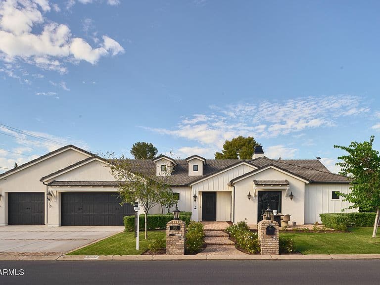 3602 E HIGHLAND Avenue photo 1