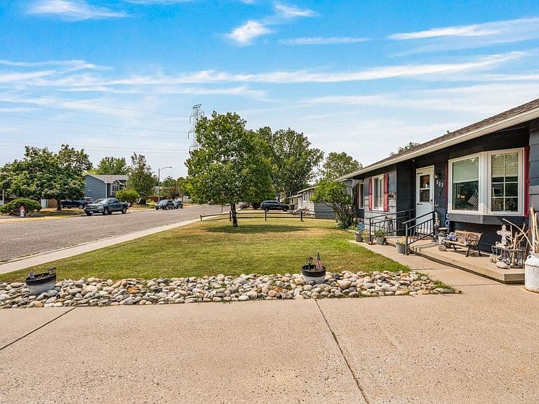 303 Nubias Pl photo 3