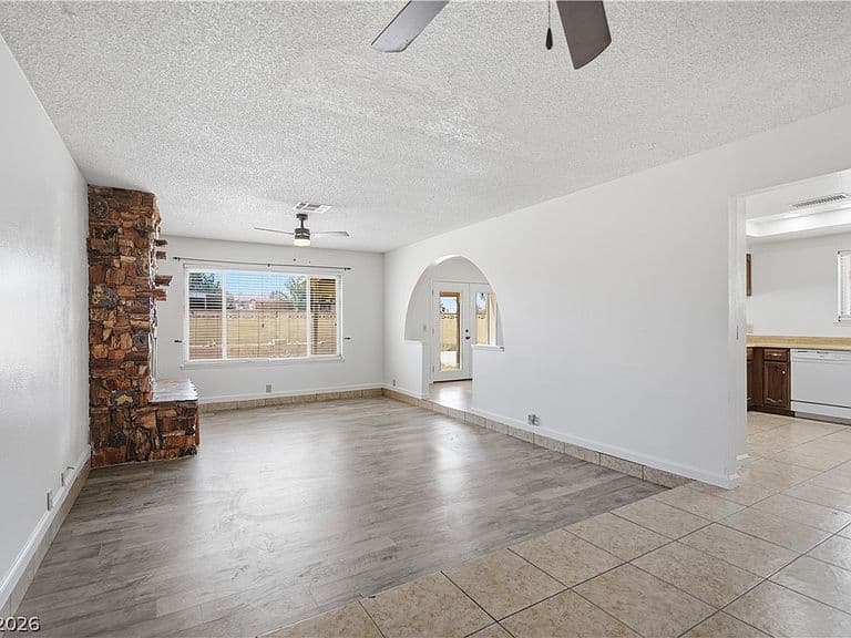 6067 Yorkshire Dr photo 4