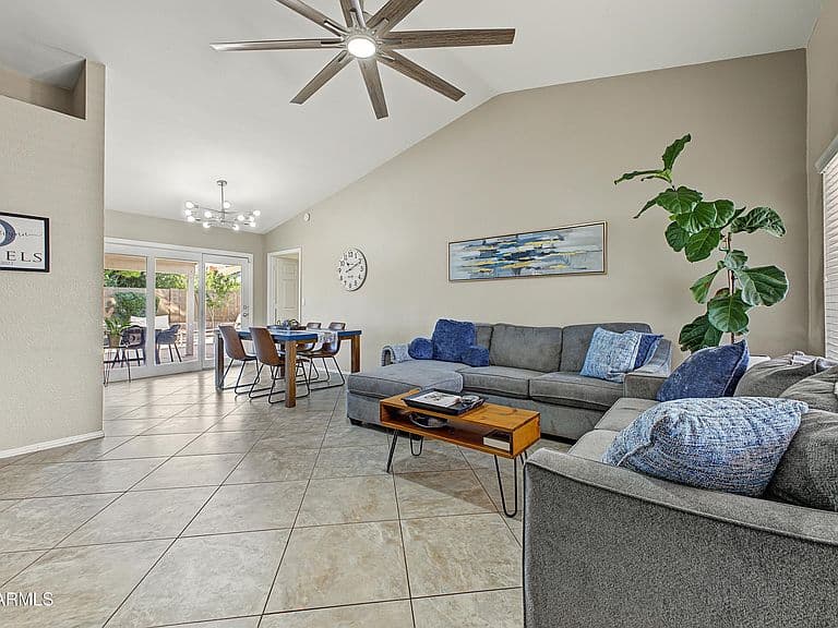3708 E RENEE Drive photo 2