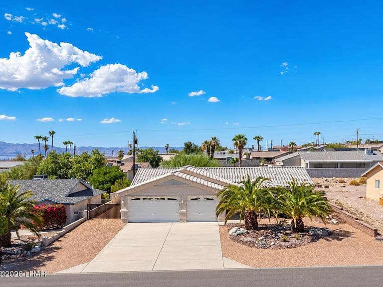 3217 Pioneer Dr photo 2