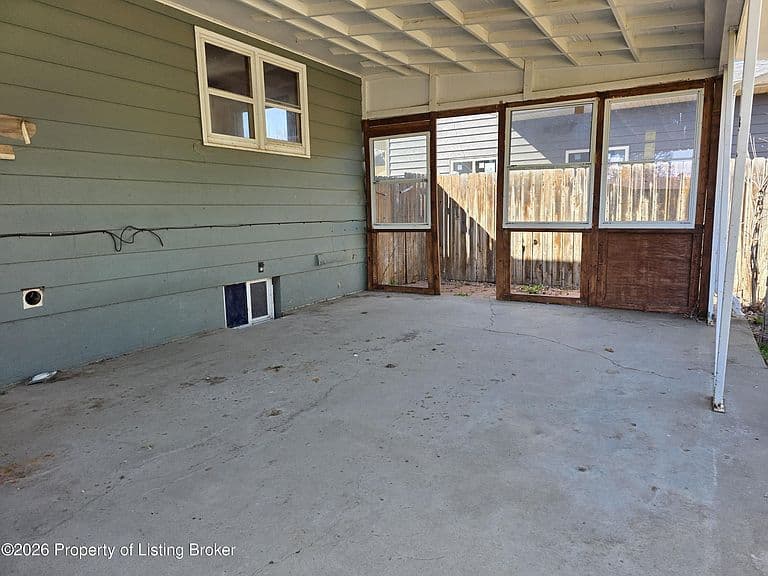 634 9th Ave W photo 3