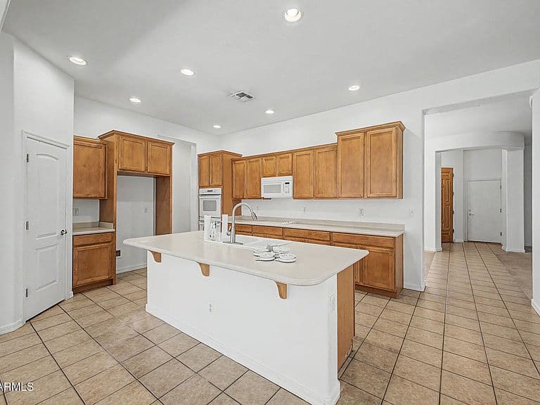 667 E RIVIERA Drive photo 5