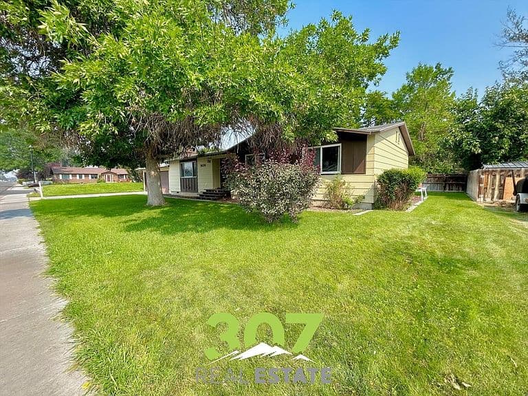 909 Avenue E photo 4