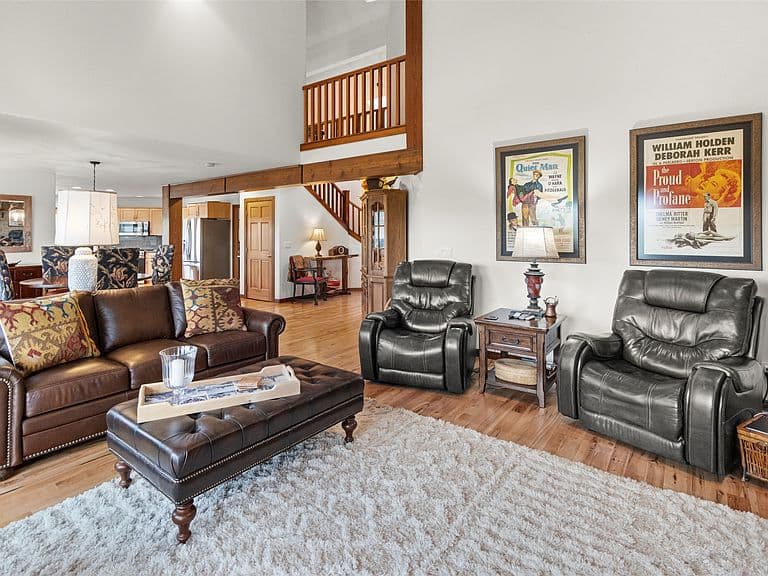 1333 Creekside Dr photo 3