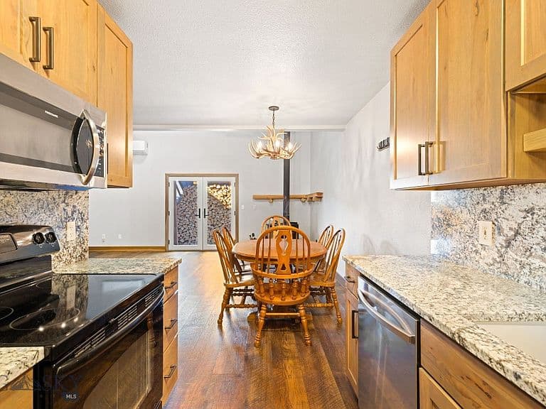 1601 W Olive St APT 8 photo 5