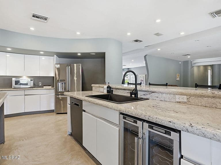 3560 N Pantano Rd photo 5