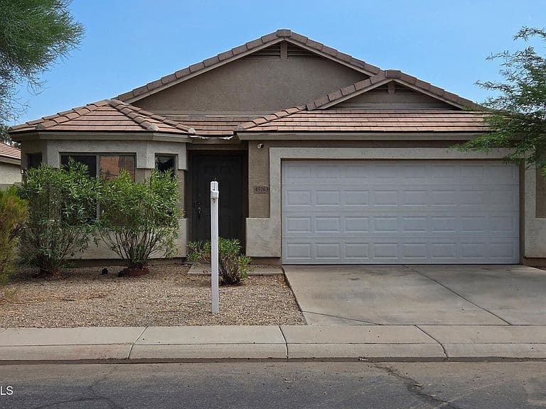 45763 W DIRK Street photo 5
